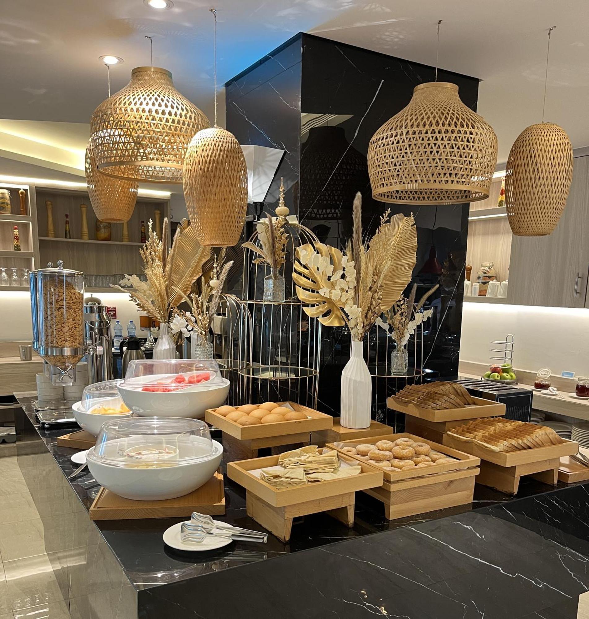 C - Hotel And Suites Ad-Dauha Zewnętrze zdjęcie